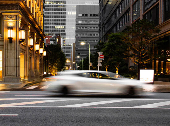 Erschütterungsschutz erklärt_Häuser mit Störquelle Erschütterungsschutz erklärt_Häuser mit Störquelle