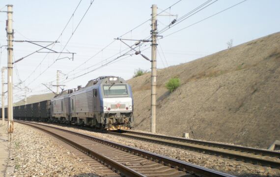 Fig. 2 Daqin coal train approaching