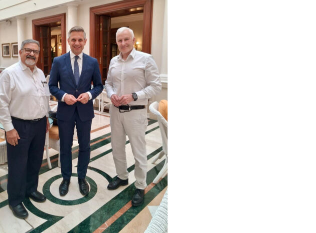 Sanjay Risbood, Wirtschaftsminister Wolfgang Hattmannsdorfer und Jürgen Rainalter beim India-Austria Business Summit