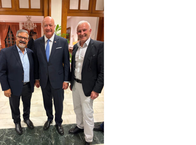 Sanjay Risbood, Bundeskanzler Christian Stocker und Jürgen Rainalter beim India-Austria Business Summit