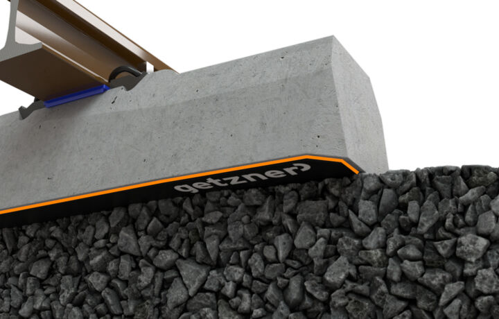 Getzner was nominated for the State Award of Innovation 2023 for its new elastoplastic under sleeper pad, which increase stability and safety in the track. Betonschwelle mit elastoplastischer Besohlung von Getzner
